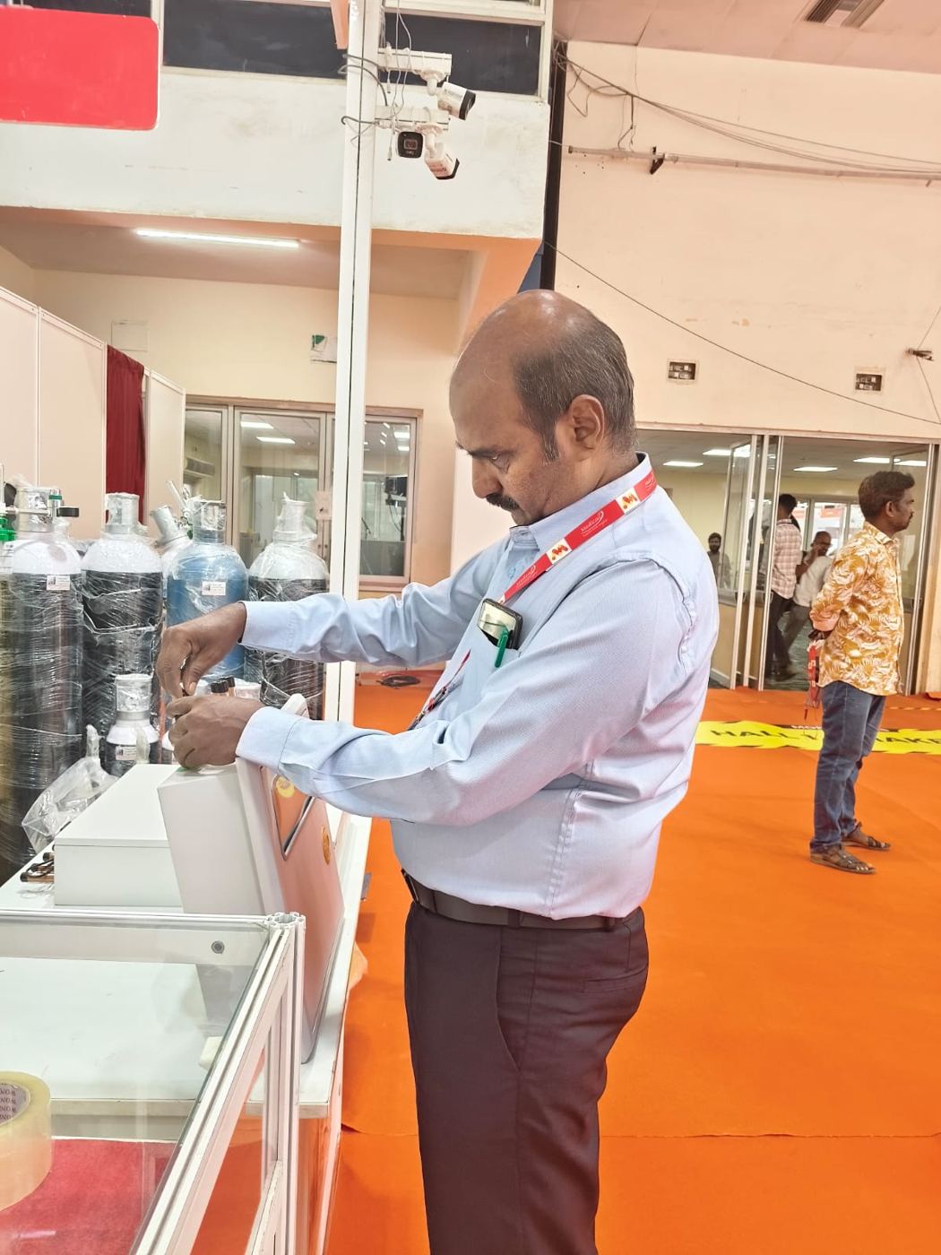 Medicall Exhibition - Engineer assembling oxygen cylinder accessories